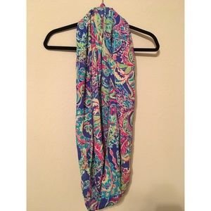 Lilly Pulitzer Riley infinity scarf in toucan play